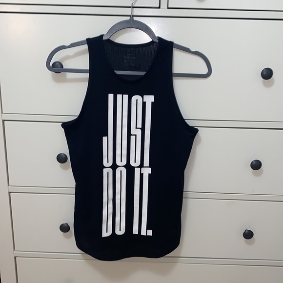 nike bundle: 3 tanks, 2 shorts - Picture 3 of 11